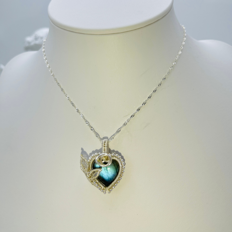 BALTIC TREASURE Heart-Shaped Labradorite Pendant | Handcrafted Copper Wire Jewelry (5.6g)