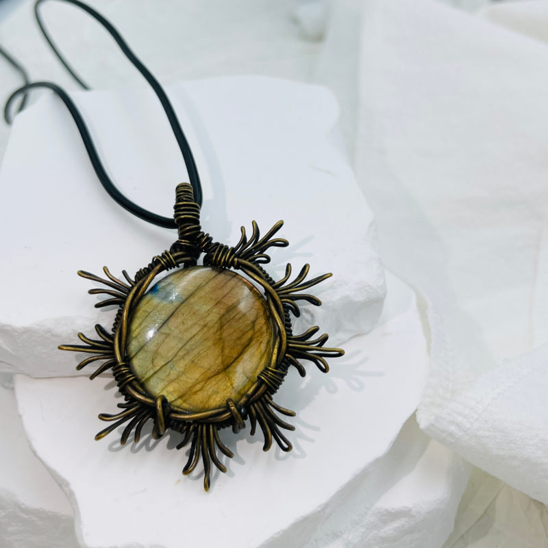 SERENITY Snowflake Labradorite Pendant | Handwoven Copper Wire Jewelry (24.2g)