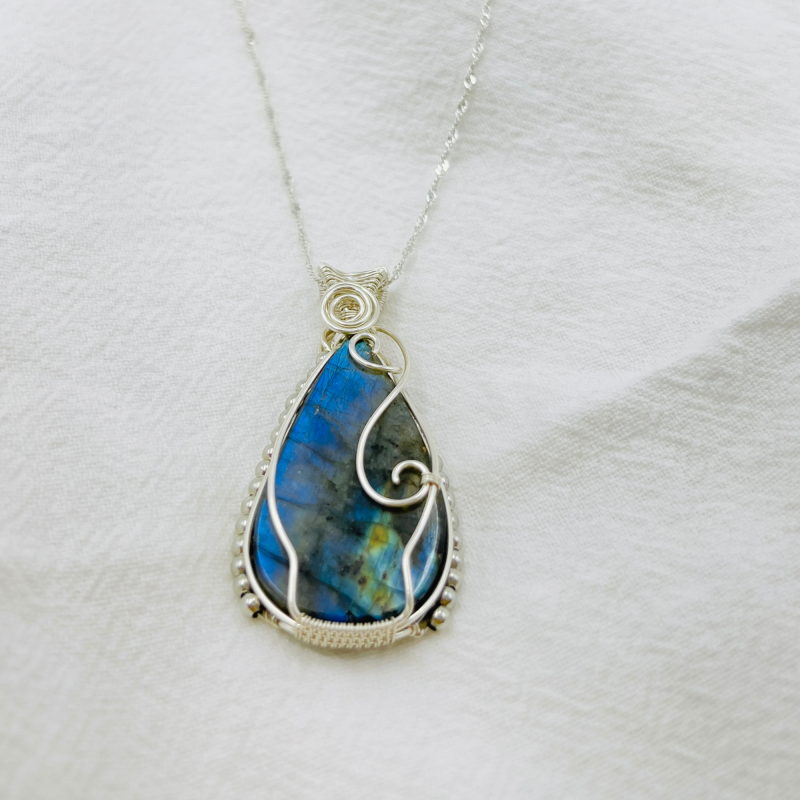 SELENE Handmade Labradorite Pendant Necklace | Custom Gemstone Jewelry from Yiwu, China (11.4g)