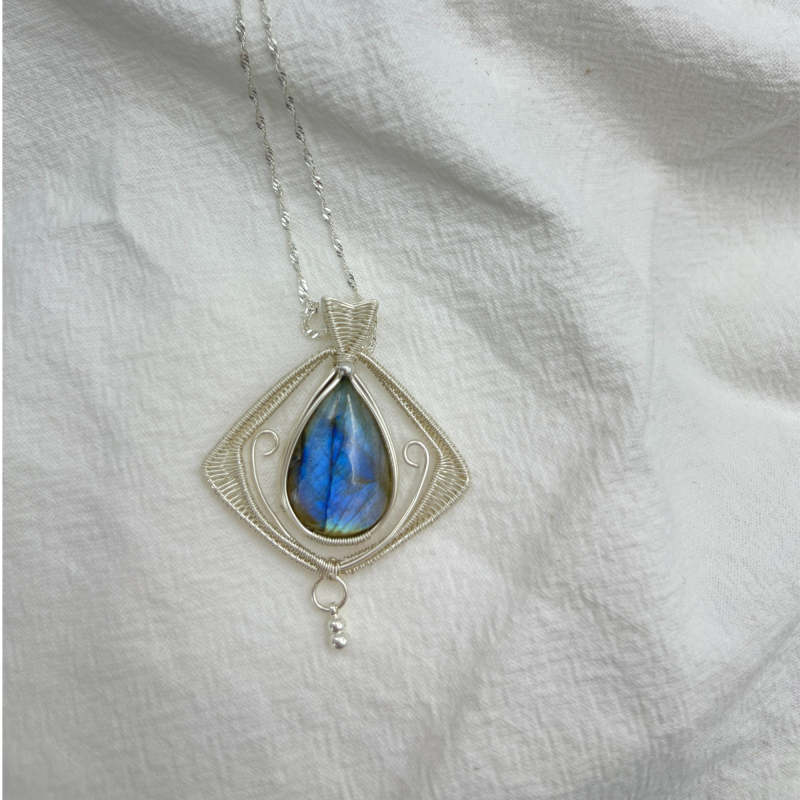 Moonlit Sea: Enchanting Labradorite Pendant with Symmetrical Copper Frame