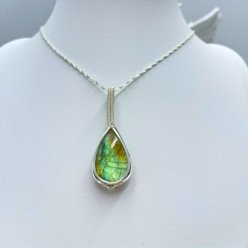 Freya's Golden Kiss: Enchanting Labradorite Pendant with Delicate Copper Embrace