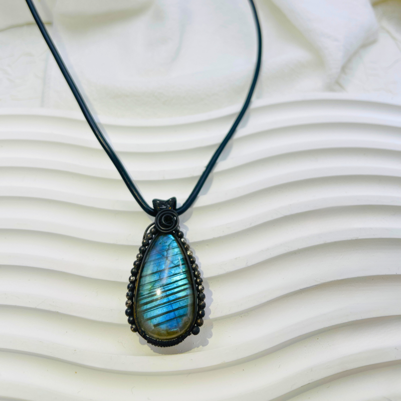 SUNLIT RIVER Vintage Double-Sided Labradorite Pendant | Handcrafted Copper Wire Jewelry (13.7g)